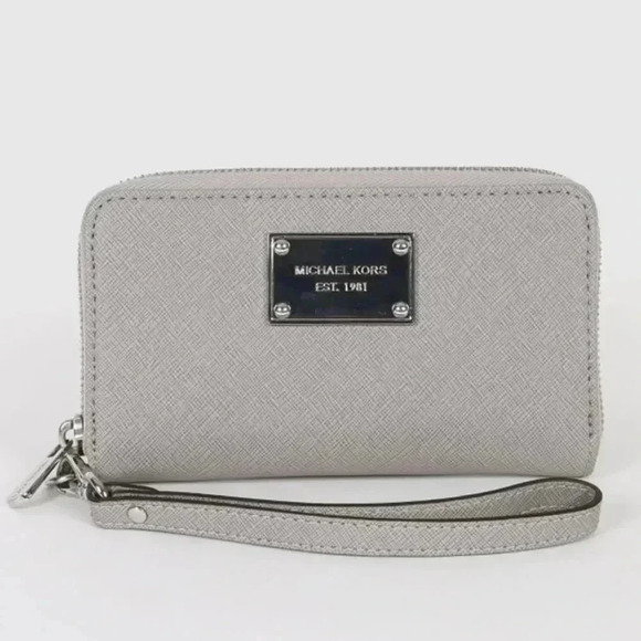 Michael Kors Handbags - Michael Kors Jet Set Wallet Pearl Grey